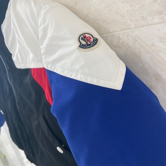 MONCLER Reversible Puffer {4T} Toddler Black & Red White Blue - Picture 12 of 16